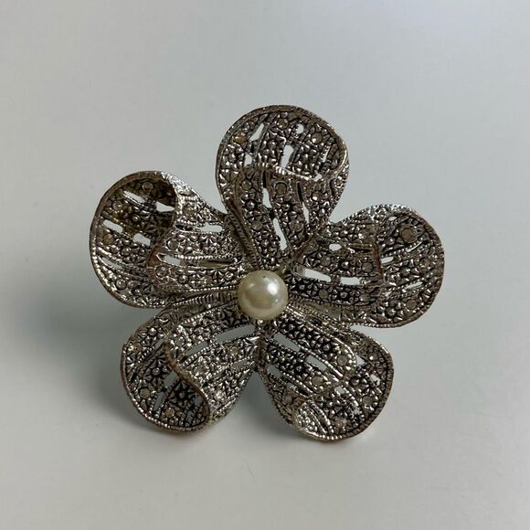 Large Silver Toned Textured Flower with Pearl Center Adjustable Statement Ring - Picture 3 of 9